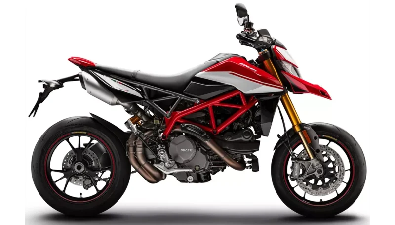 BMW Motorrad The upcoming F450GS (TVS-built) is strategically critical. Key Engineering Highlights: 420cc parallel twin 135° firing order (expect uneven, characterful thrum) 48 hp output ~180 kg wet weight If clutchless shift tech (similar to Honda’s E-Clutch philosophy) works seamlessly in traffic, this could redefine the sub-500cc ADV class. Pricing will determine whether it competes with: Royal Enfield Himalayan 450 KTM 390 Adventure Honda NX500 🟡 Ducati: Middleweight Renaissance